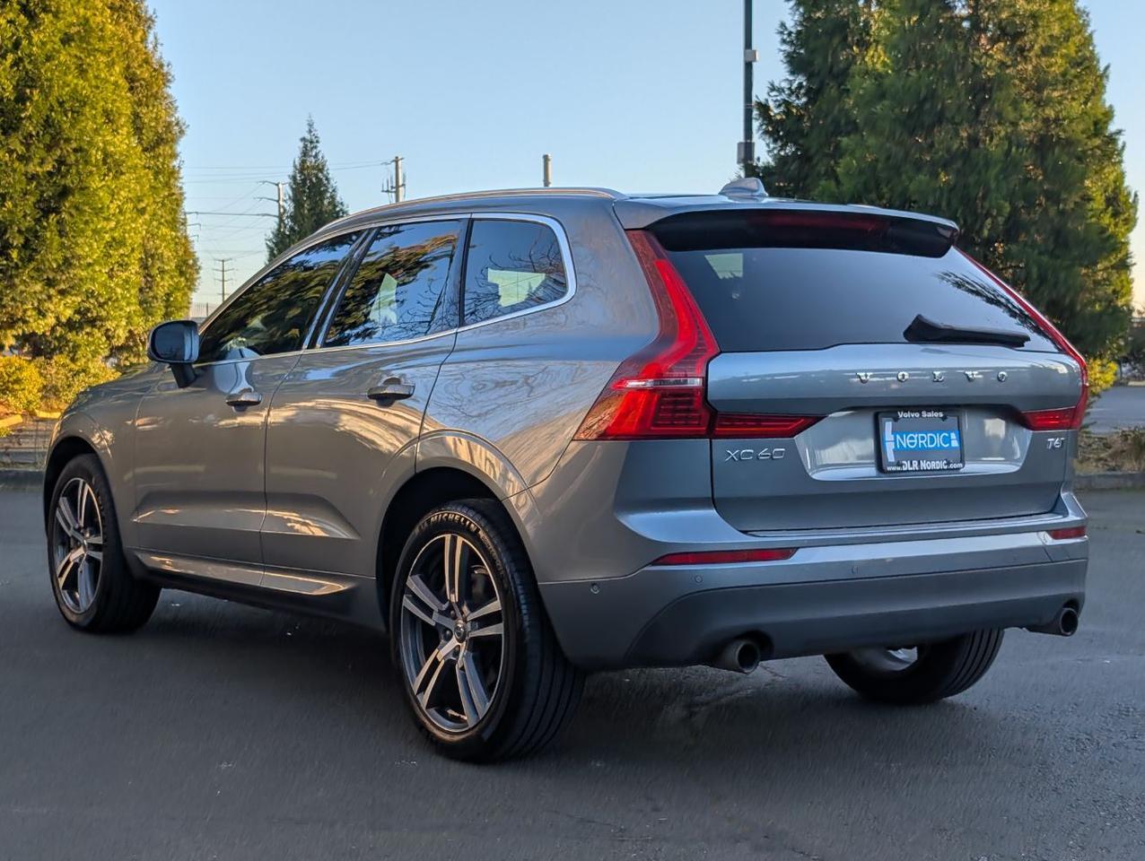 2019 Volvo XC60 T6 AWD Momentum w/Harman Kardon, Nav, Pano Roof, 4 Heated Seats & Wheel Portland OR
