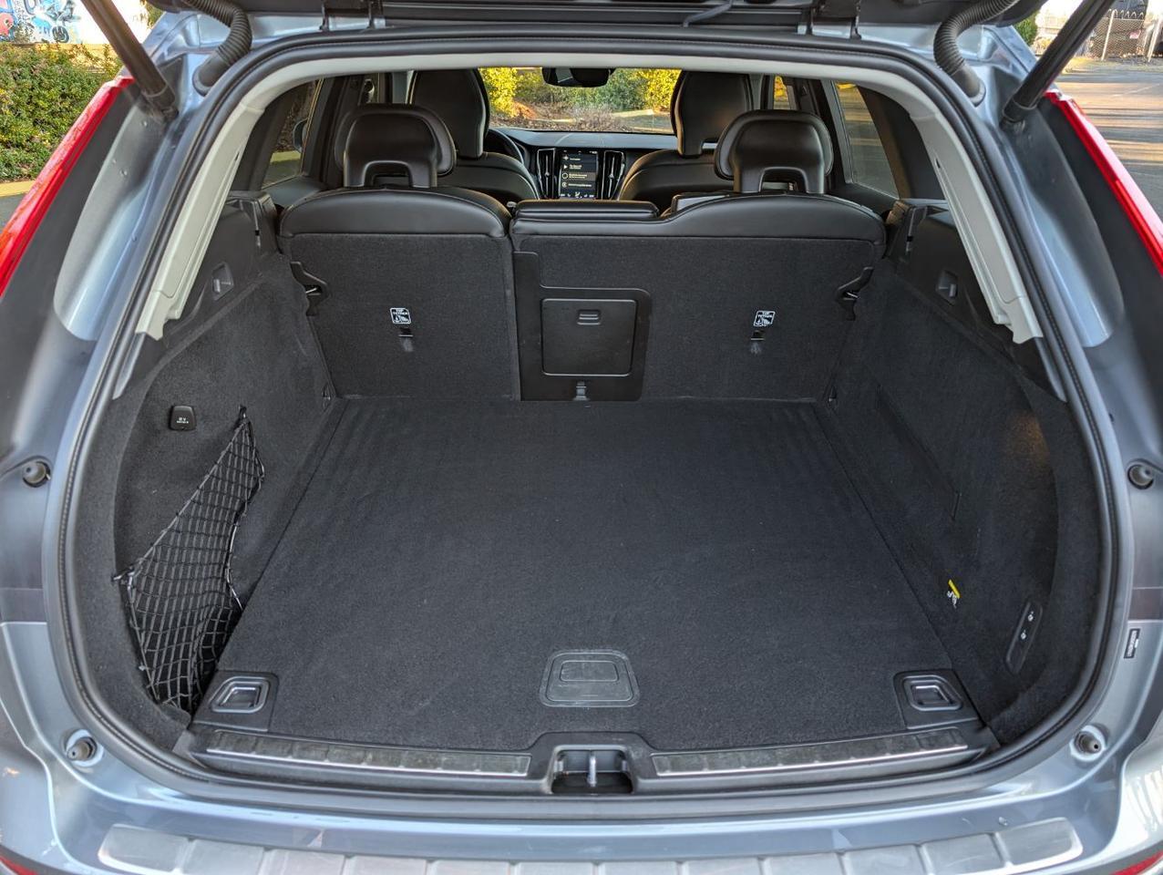 2019 Volvo XC60 T6 AWD Momentum w/Harman Kardon, Nav, Pano Roof, 4 Heated Seats & Wheel Portland OR