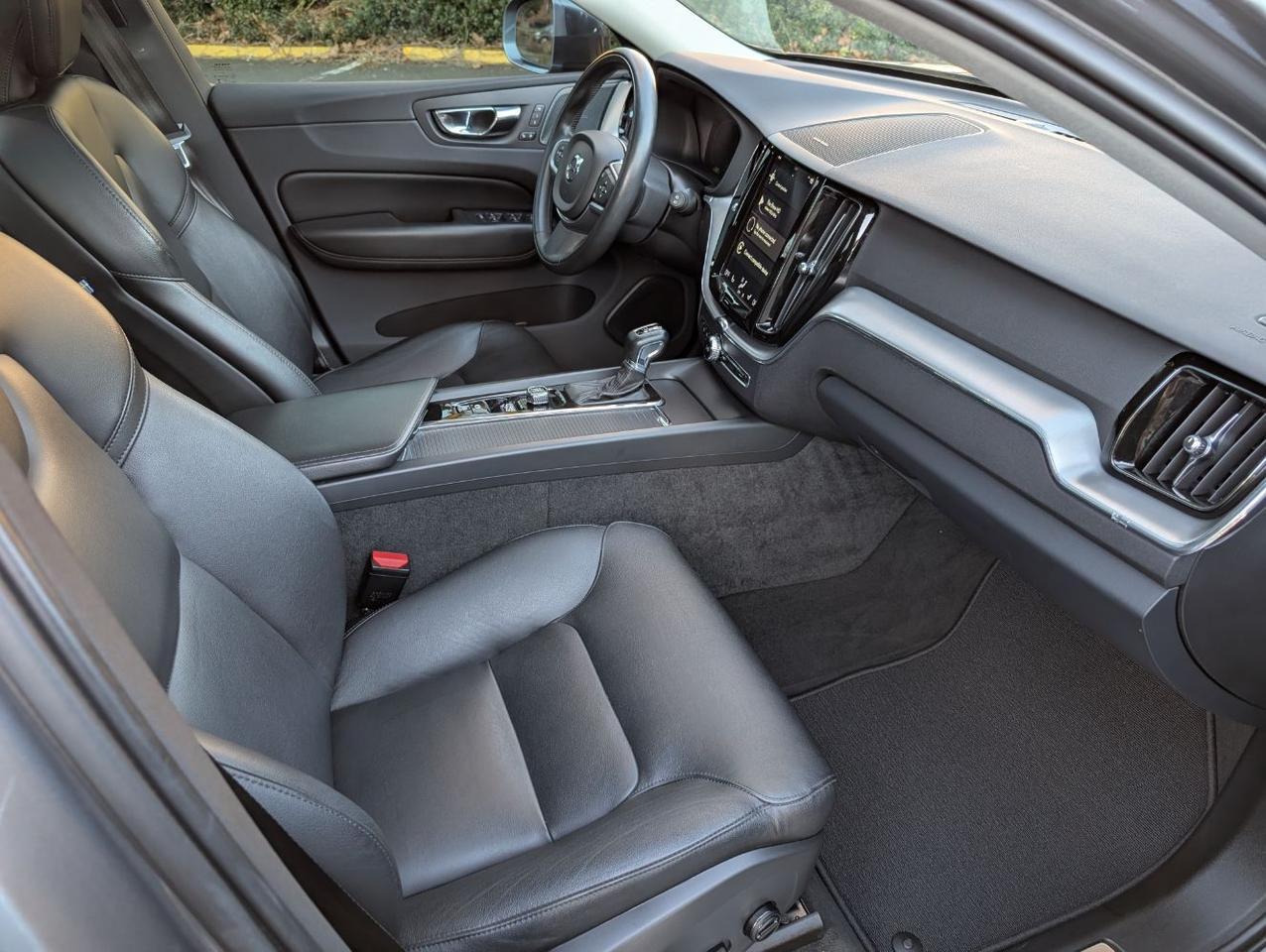 2019 Volvo XC60 T6 AWD Momentum w/Harman Kardon, Nav, Pano Roof, 4 Heated Seats & Wheel Portland OR