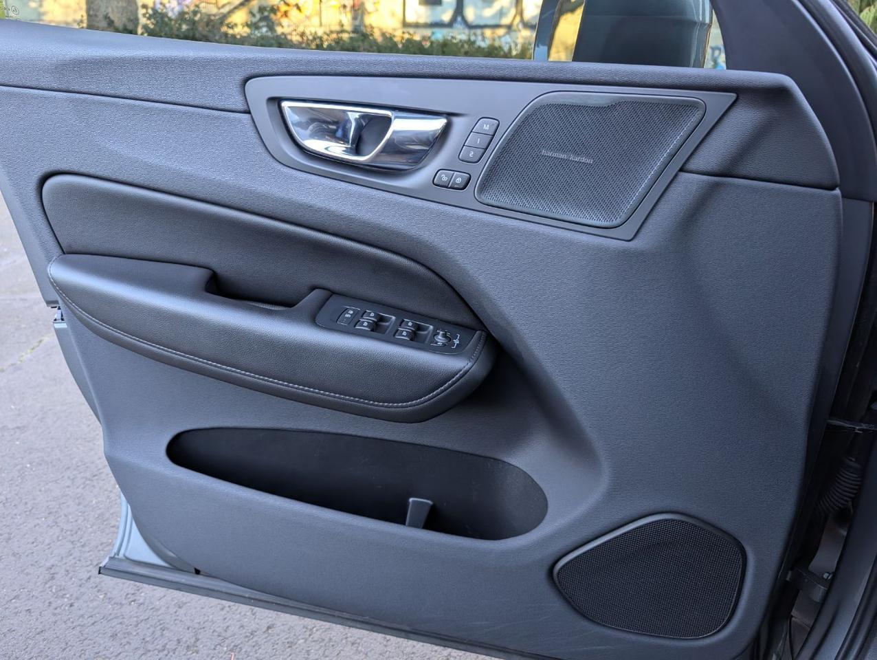 2019 Volvo XC60 T6 AWD Momentum w/Harman Kardon, Nav, Pano Roof, 4 Heated Seats & Wheel Portland OR