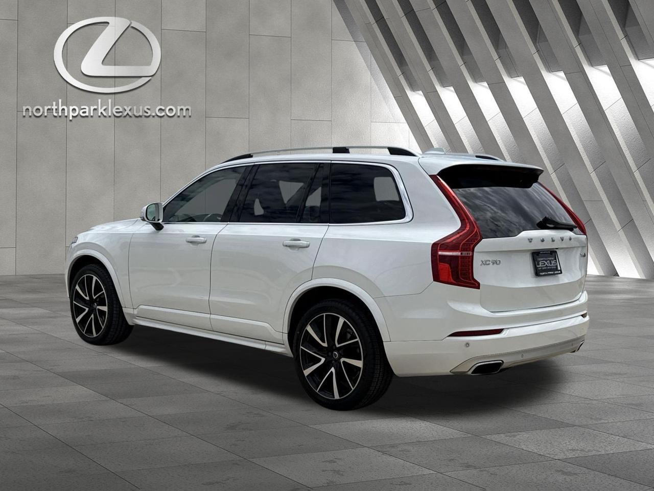 2019 Volvo XC90 Momentum
