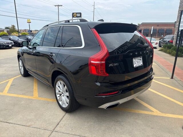 2019 Volvo XC90 Momentum