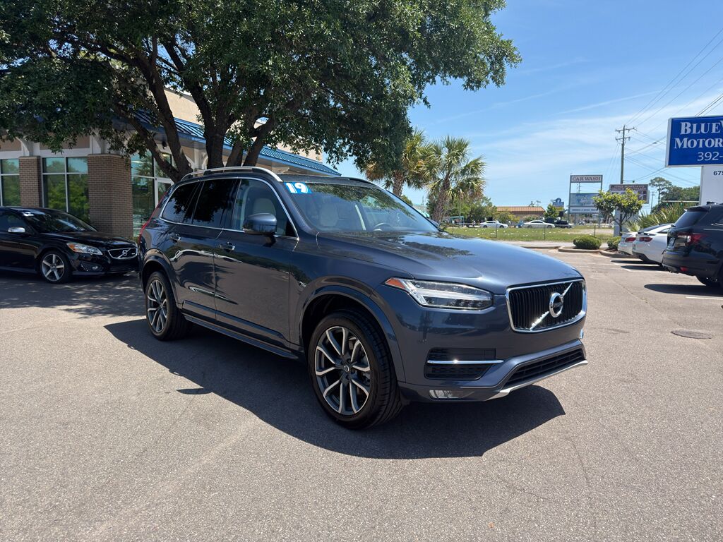 2019 Volvo XC90 Momentum