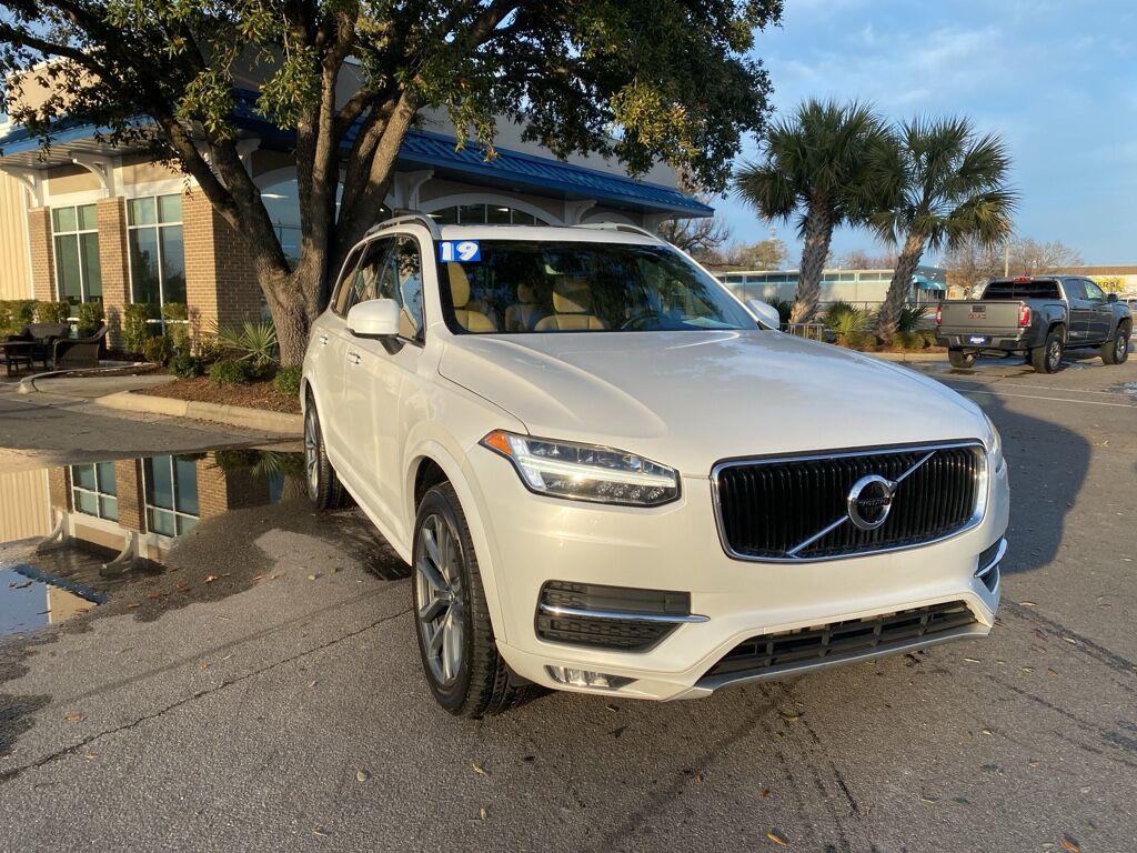 2019 Volvo XC90 Momentum