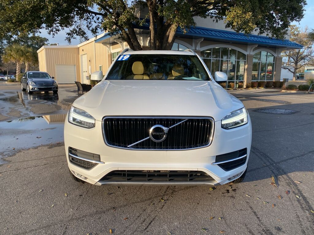 2019 Volvo XC90 Momentum