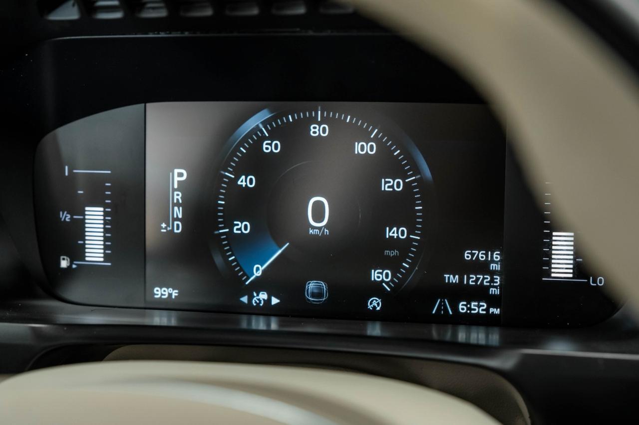 2019 Volvo XC90 T5 MOMENTUM BLIND SPOT ASSIST PANORAMA LEATHER HEATED SEATS REAR CAMERA KEYLESS START Carrollton TX