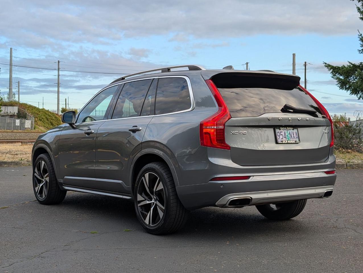 2019 Volvo XC90 T6 AWD Momentum w/High Performace Audio, Pilot Assist, Booster Seat, Heated Leather Seats Portland OR