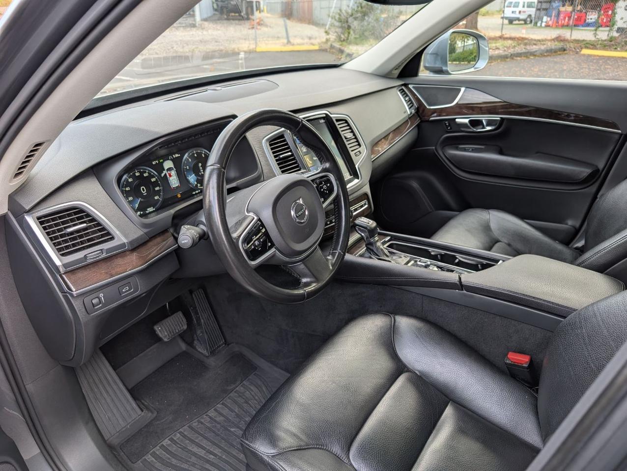 2019 Volvo XC90 T6 AWD Momentum w/High Performace Audio, Pilot Assist, Booster Seat, Heated Leather Seats Portland OR
