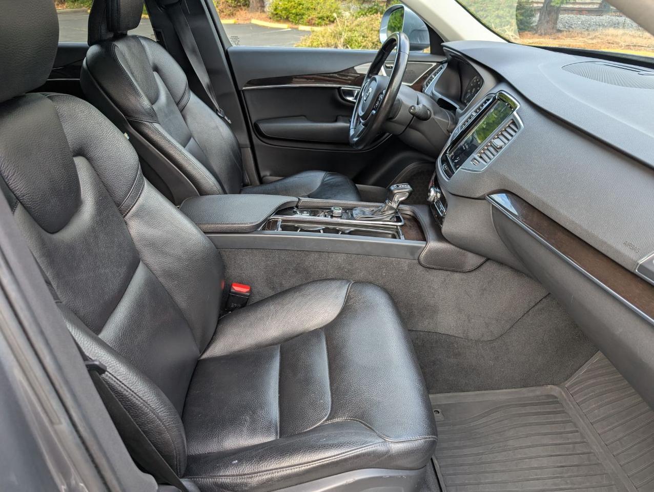 2019 Volvo XC90 T6 AWD Momentum w/High Performace Audio, Pilot Assist, Booster Seat, Heated Leather Seats Portland OR