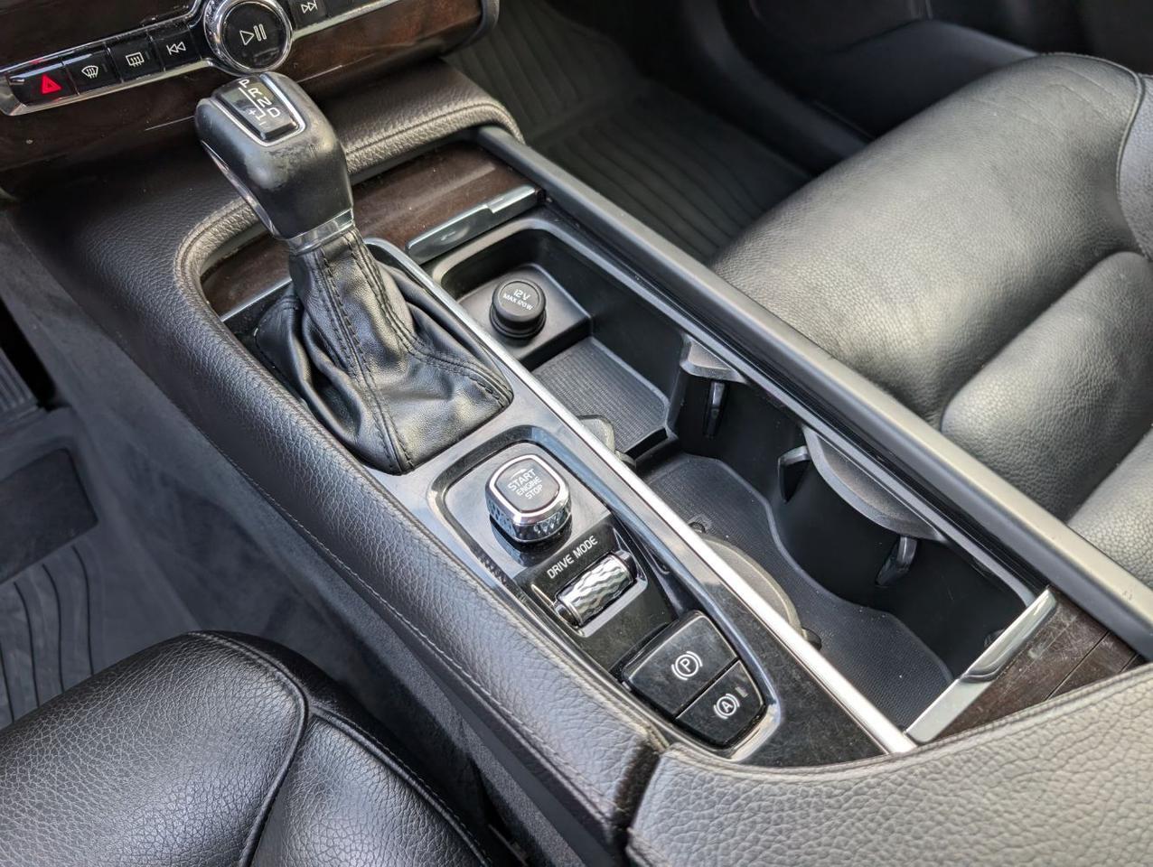 2019 Volvo XC90 T6 AWD Momentum w/High Performace Audio, Pilot Assist, Booster Seat, Heated Leather Seats Portland OR