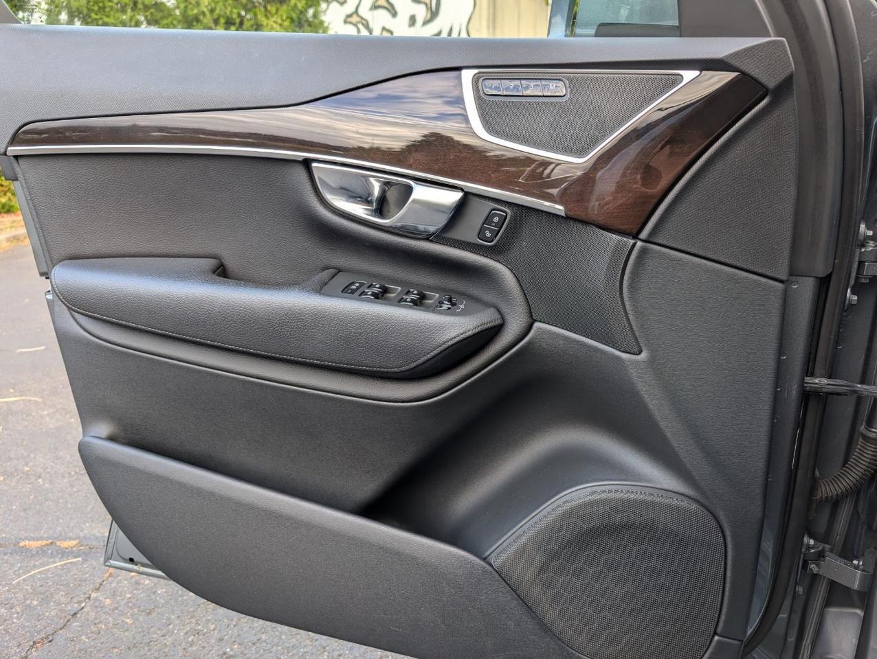 2019 Volvo XC90 T6 AWD Momentum w/High Performace Audio, Pilot Assist, Booster Seat, Heated Leather Seats Portland OR