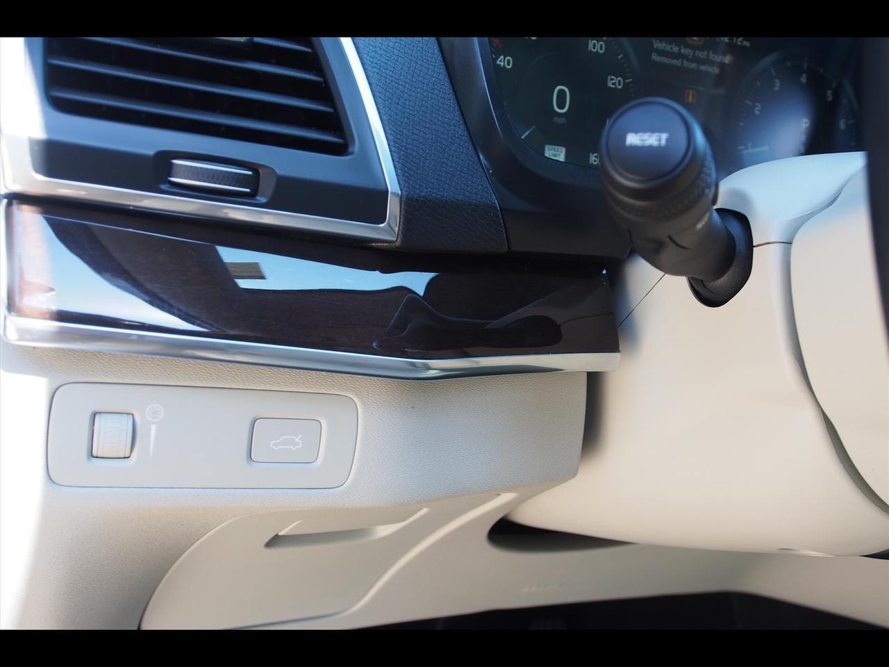 2019 Volvo XC90 T6 Momentum