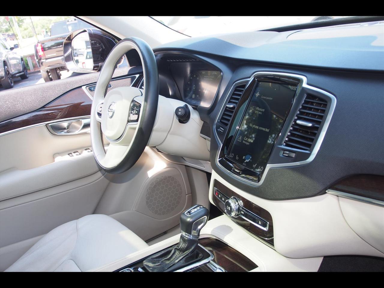 2019 Volvo XC90 T6 Momentum