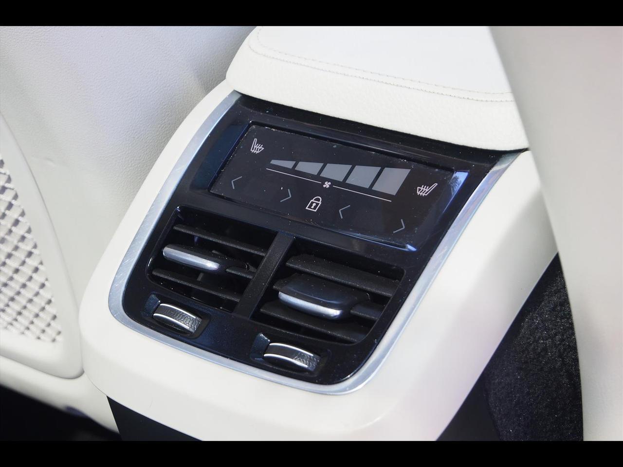 2019 Volvo XC90 T6 Momentum