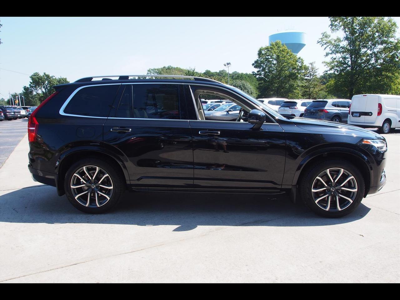 2019 Volvo XC90 T6 Momentum