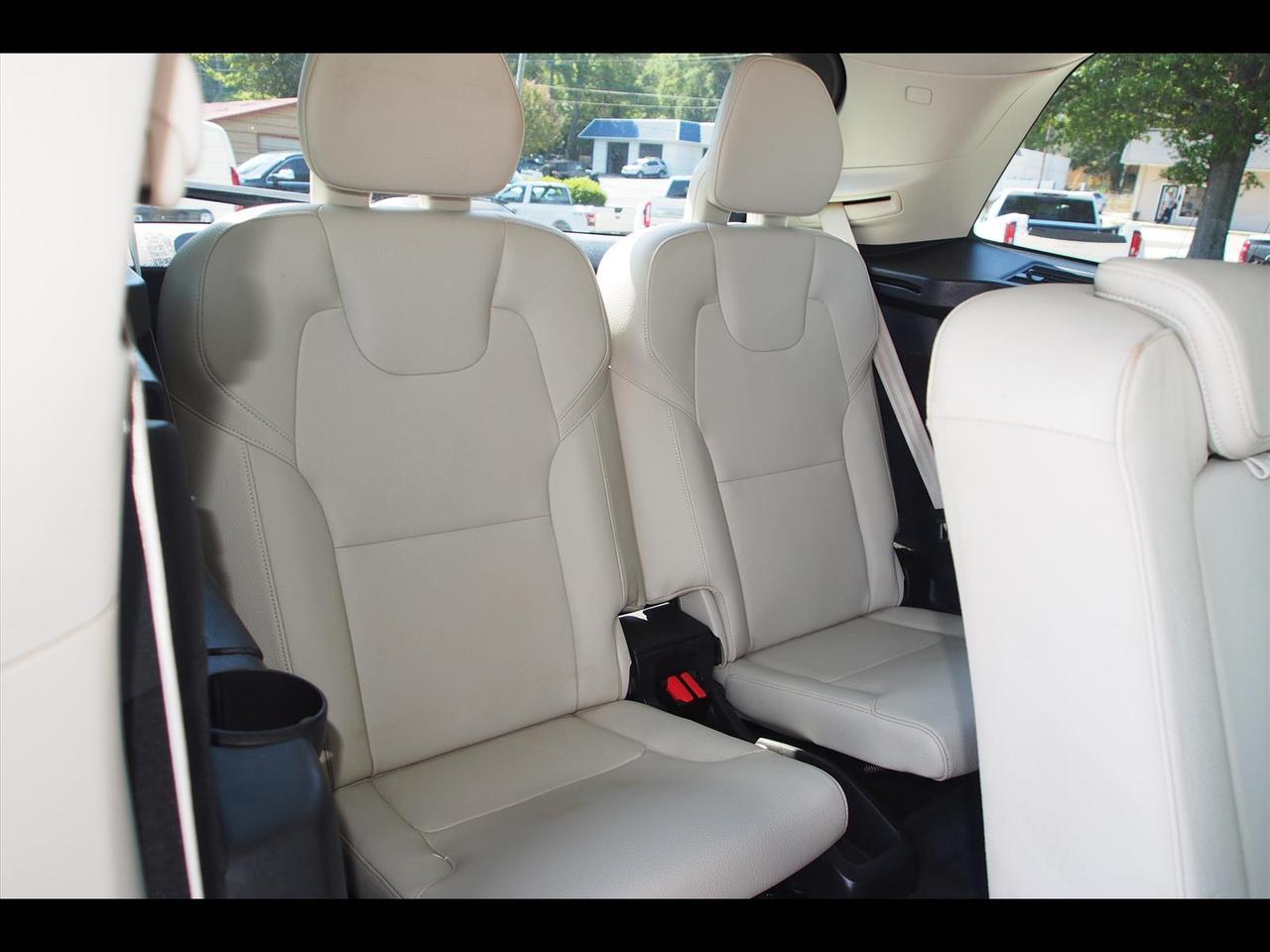 2019 Volvo XC90 T6 Momentum