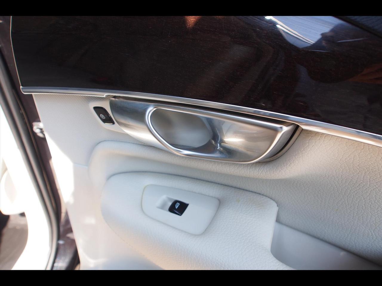 2019 Volvo XC90 T6 Momentum