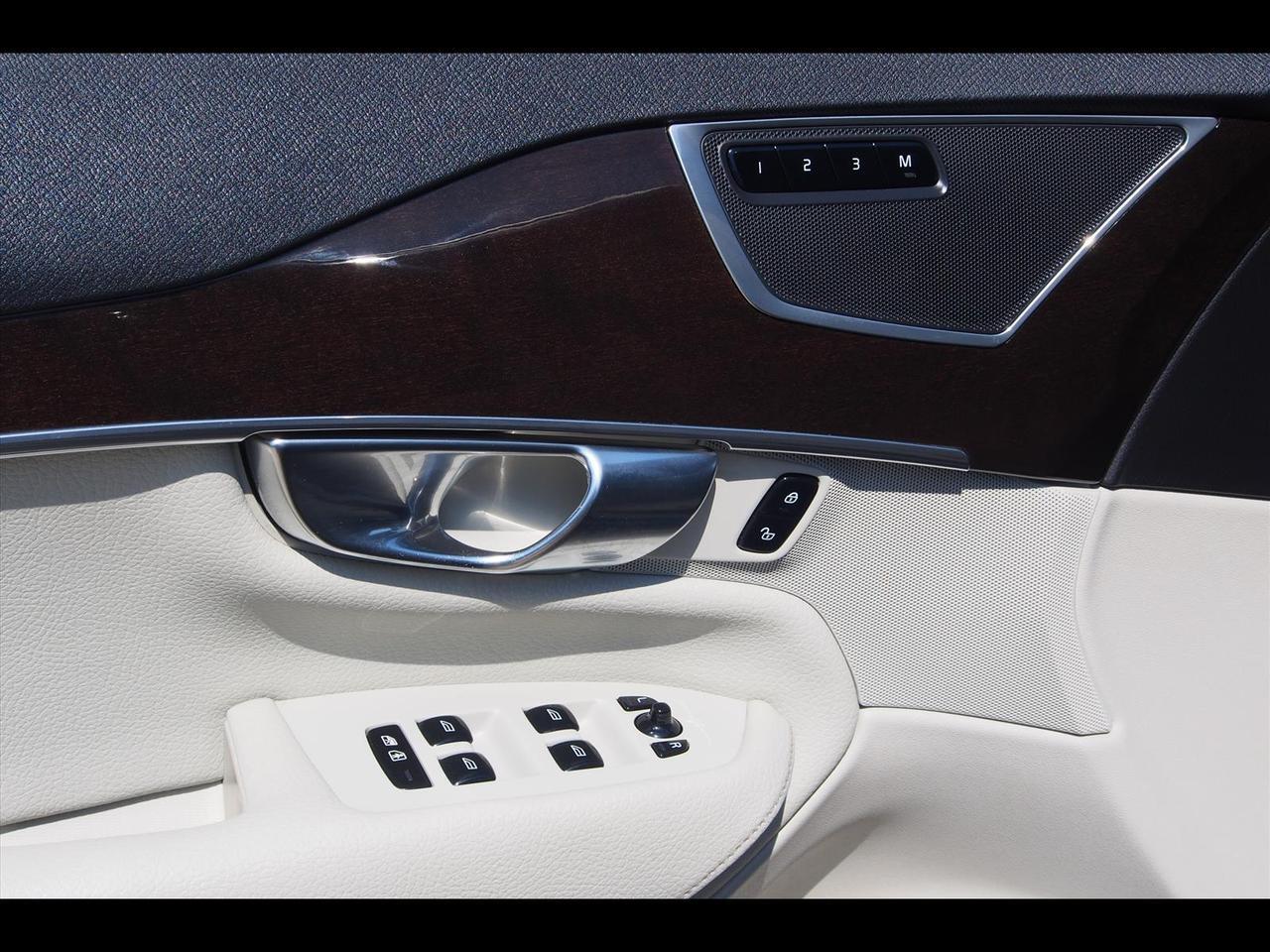 2019 Volvo XC90 T6 Momentum