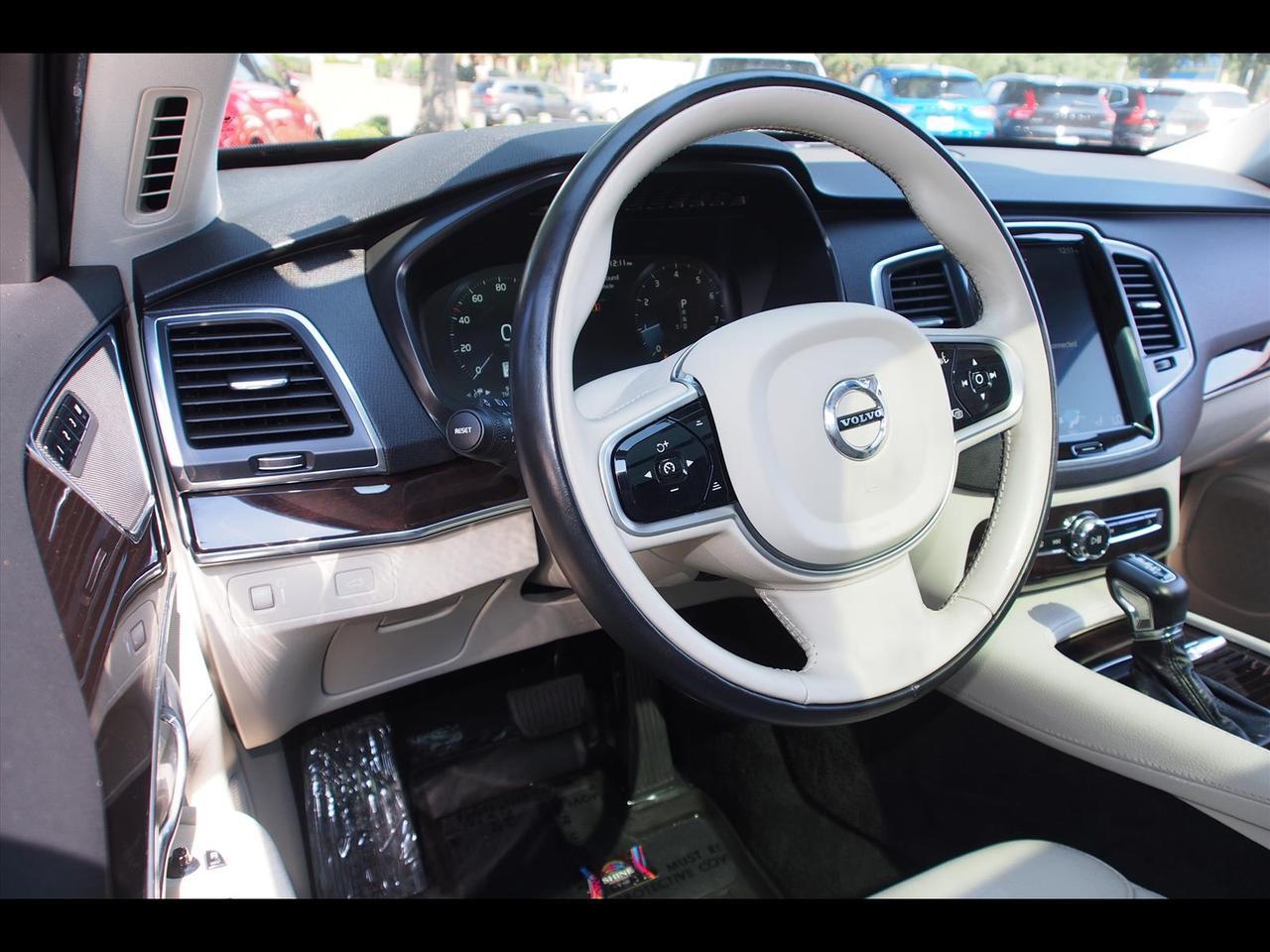 2019 Volvo XC90 T6 Momentum