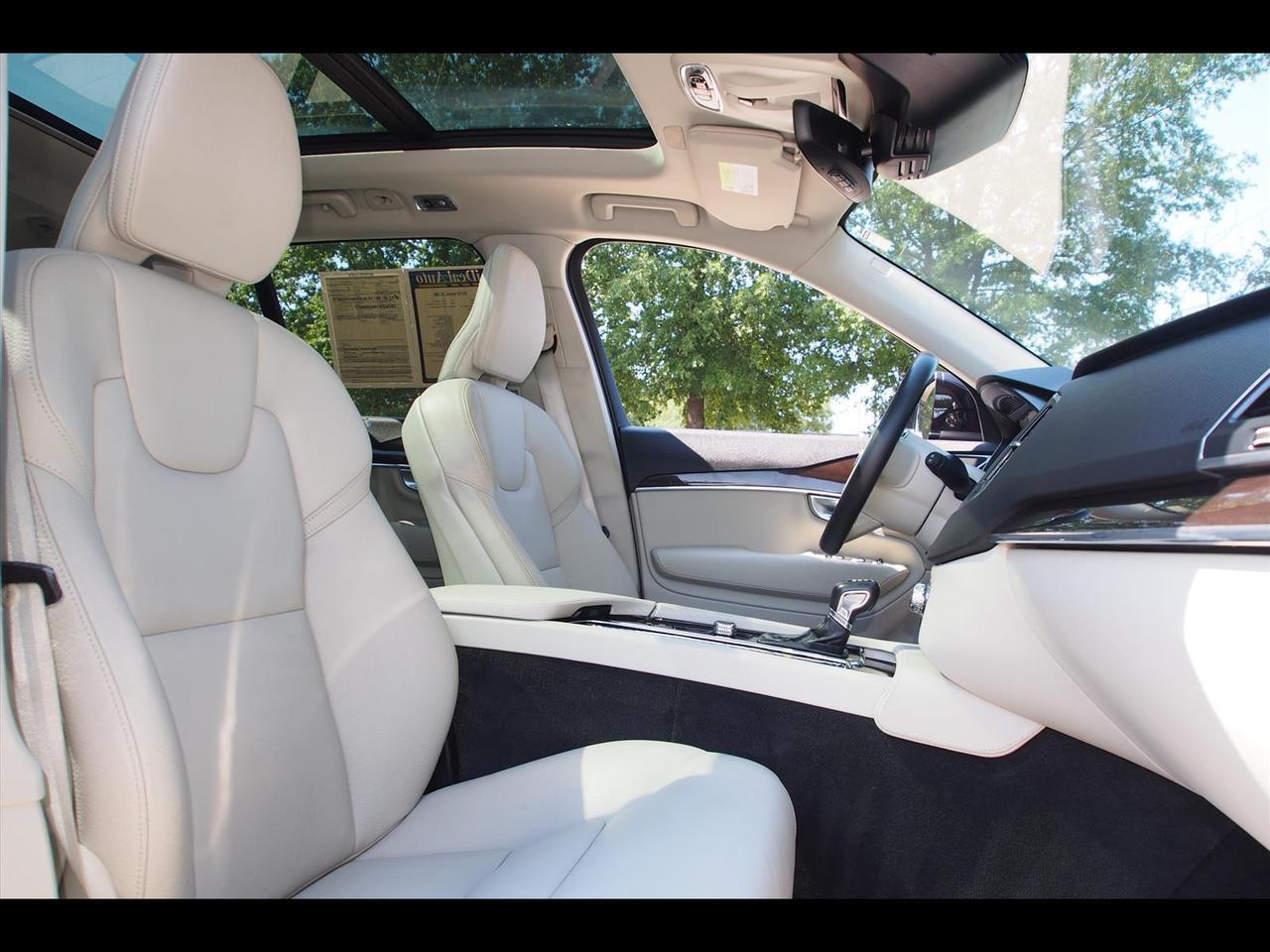 2019 Volvo XC90 T6 Momentum