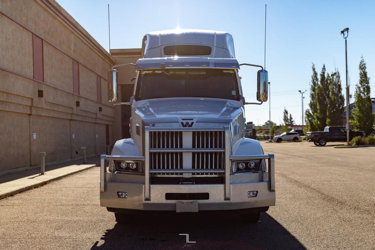 2019 Western Star 5700 XE Tractor Sleeper Red Deer AB