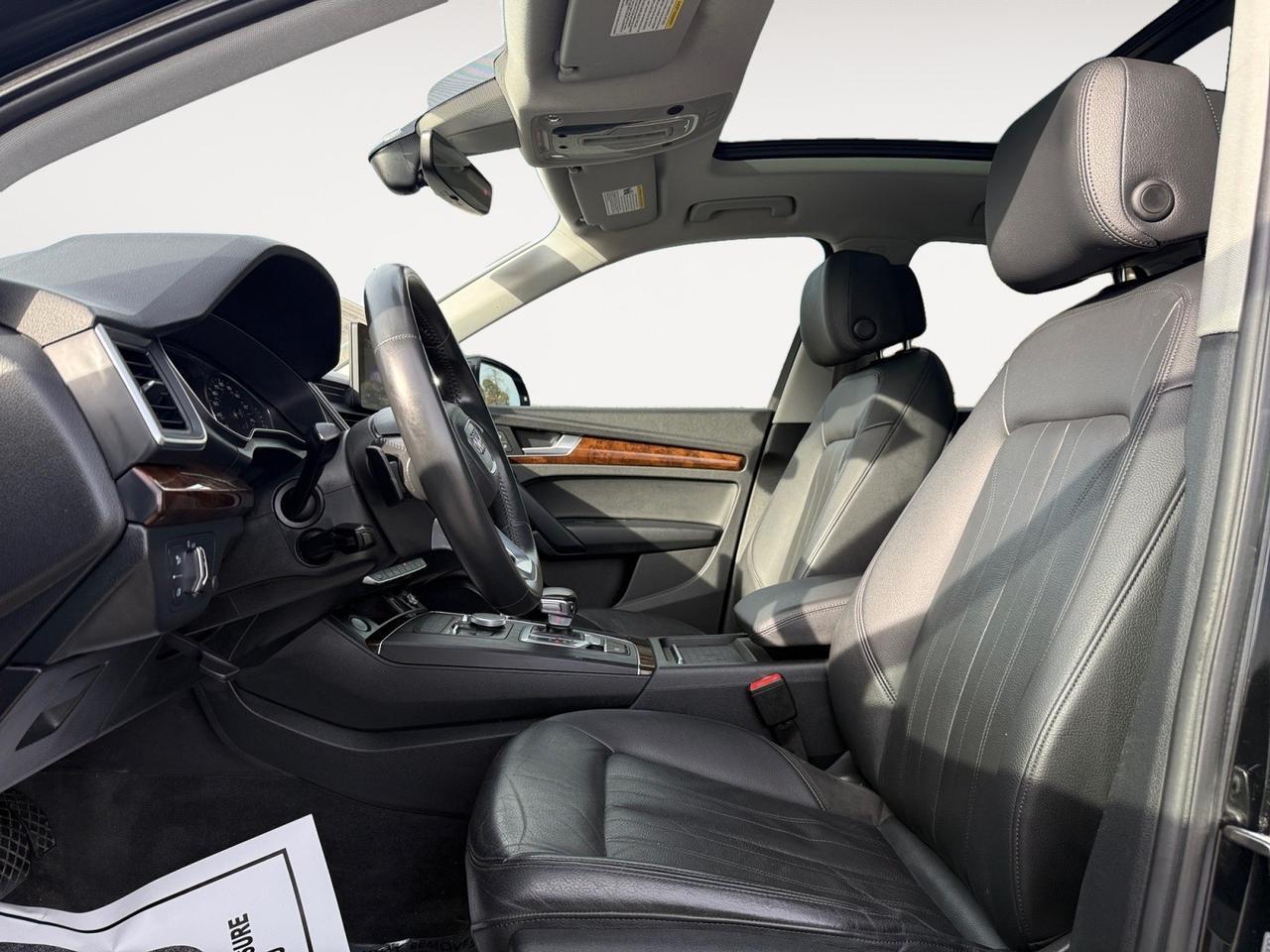 2020 Audi Q5 Premium, HEATED SEATS, MOONROOF, UNIVERSAL GARAGE DOOR OPENER, POWER MIRRORS, KEYLESS ENTRY, BACKUP CAMERA, BLUETOOTH, MEMORY DRIVE SEATS, CLEAN CARFAX!