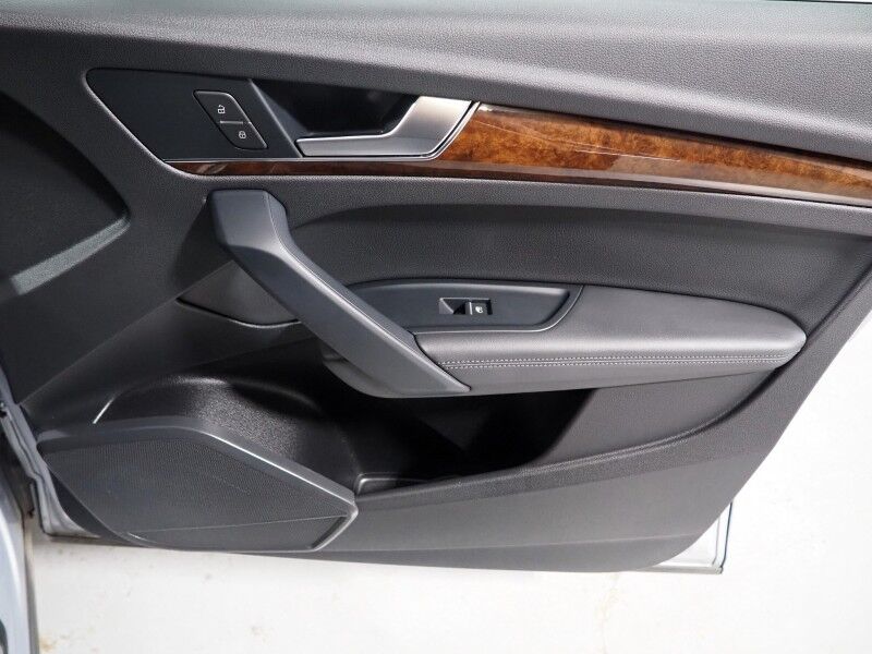 2020 Audi Q5 Premium Plus 45 TFSI Quattro *NAVIGATION, VIRTUAL COCKPIT, SAFTEY ALERTS, BACKUP-CAMERA, PANORAMA MOONROOF, LEATHER, CLIMATE SEATS, POWER LIFTGATE, 20 INCH WHEELS, WIRELESS CHARGING, ANDROID & APPLE Round Rock TX