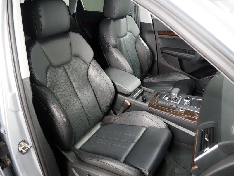 2020 Audi Q5 Premium Plus 45 TFSI Quattro *NAVIGATION, VIRTUAL COCKPIT, SAFTEY ALERTS, BACKUP-CAMERA, PANORAMA MOONROOF, LEATHER, CLIMATE SEATS, POWER LIFTGATE, 20 INCH WHEELS, WIRELESS CHARGING, ANDROID & APPLE Round Rock TX