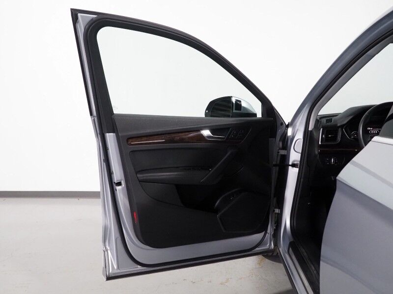 2020 Audi Q5 Premium Plus 45 TFSI Quattro *NAVIGATION, VIRTUAL COCKPIT, SAFTEY ALERTS, BACKUP-CAMERA, PANORAMA MOONROOF, LEATHER, CLIMATE SEATS, POWER LIFTGATE, 20 INCH WHEELS, WIRELESS CHARGING, ANDROID & APPLE Round Rock TX