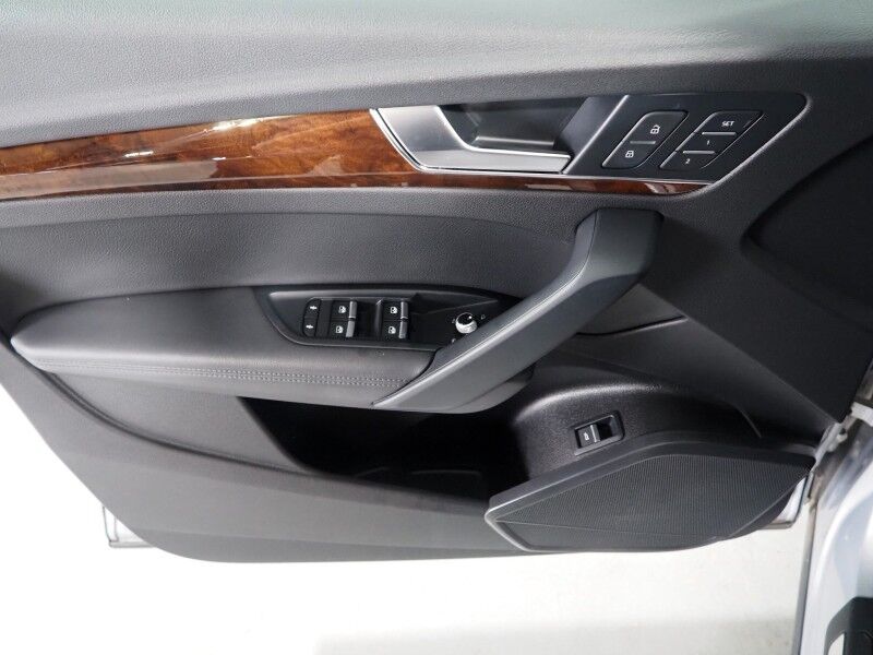 2020 Audi Q5 Premium Plus 45 TFSI Quattro *NAVIGATION, VIRTUAL COCKPIT, SAFTEY ALERTS, BACKUP-CAMERA, PANORAMA MOONROOF, LEATHER, CLIMATE SEATS, POWER LIFTGATE, 20 INCH WHEELS, WIRELESS CHARGING, ANDROID & APPLE Round Rock TX