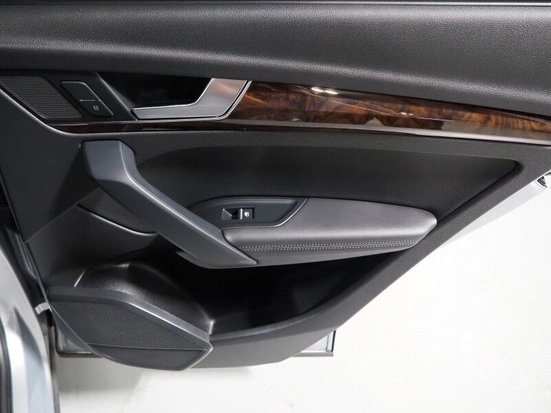 2020 Audi Q5 Premium Plus 45 TFSI Quattro *NAVIGATION, VIRTUAL COCKPIT, SAFTEY ALERTS, BACKUP-CAMERA, PANORAMA MOONROOF, LEATHER, CLIMATE SEATS, POWER LIFTGATE, 20 INCH WHEELS, WIRELESS CHARGING, ANDROID & APPLE Round Rock TX