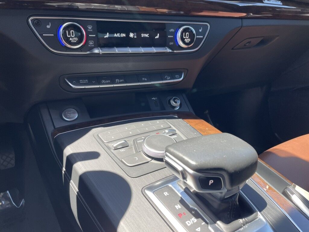 2020 Audi Q5 Premium~CLEAN CARFAX~EXCELLENT CONDITION~BLUETOOTH~DRIVER ASSISTANCE PACKAGE~PANORAMIC MOONROOF / SUNROOF Sarasota FL