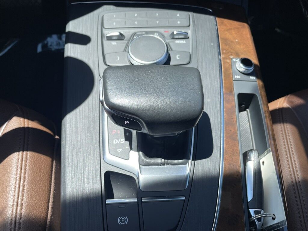 2020 Audi Q5 Premium~CLEAN CARFAX~EXCELLENT CONDITION~BLUETOOTH~DRIVER ASSISTANCE PACKAGE~PANORAMIC MOONROOF / SUNROOF Sarasota FL