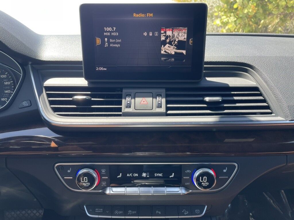 2020 Audi Q5 Premium~CLEAN CARFAX~EXCELLENT CONDITION~BLUETOOTH~DRIVER ASSISTANCE PACKAGE~PANORAMIC MOONROOF / SUNROOF Sarasota FL