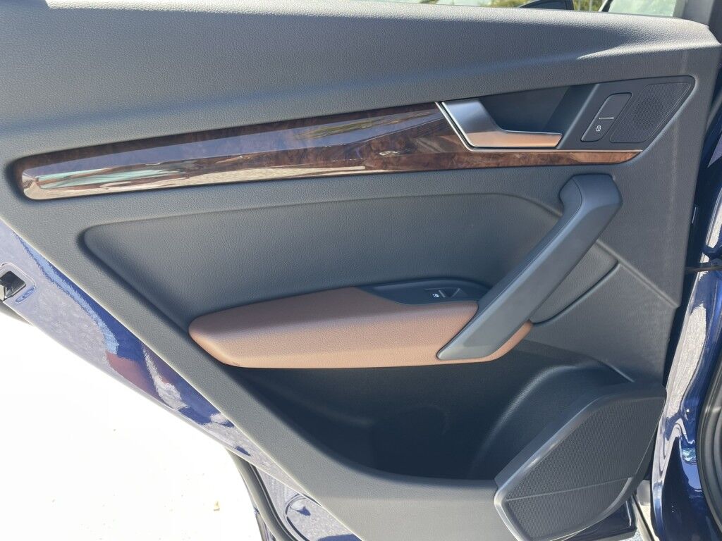 2020 Audi Q5 Premium~CLEAN CARFAX~EXCELLENT CONDITION~BLUETOOTH~DRIVER ASSISTANCE PACKAGE~PANORAMIC MOONROOF / SUNROOF Sarasota FL