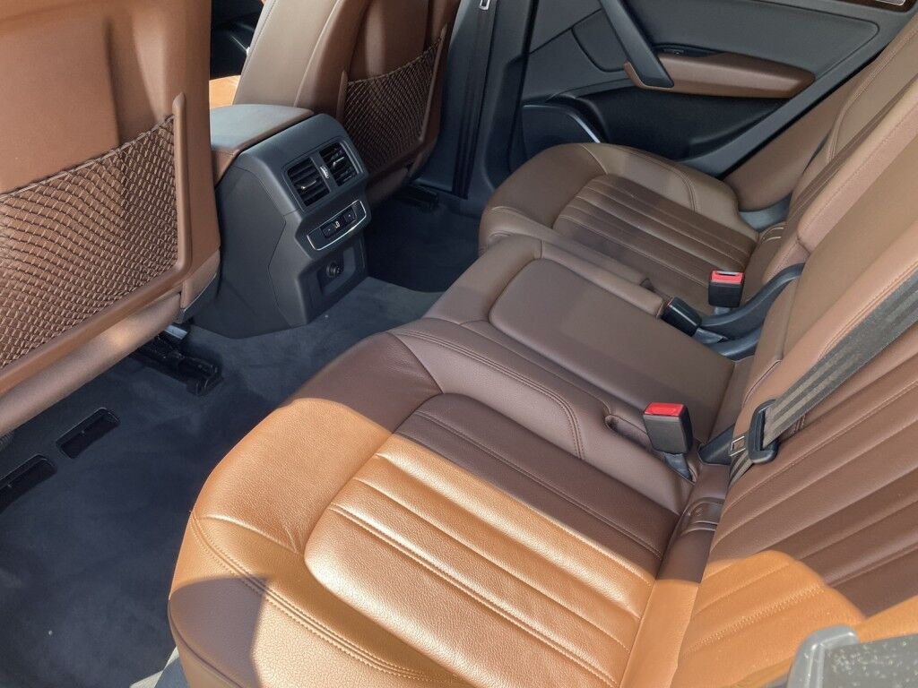 2020 Audi Q5 Premium~CLEAN CARFAX~EXCELLENT CONDITION~BLUETOOTH~DRIVER ASSISTANCE PACKAGE~PANORAMIC MOONROOF / SUNROOF Sarasota FL