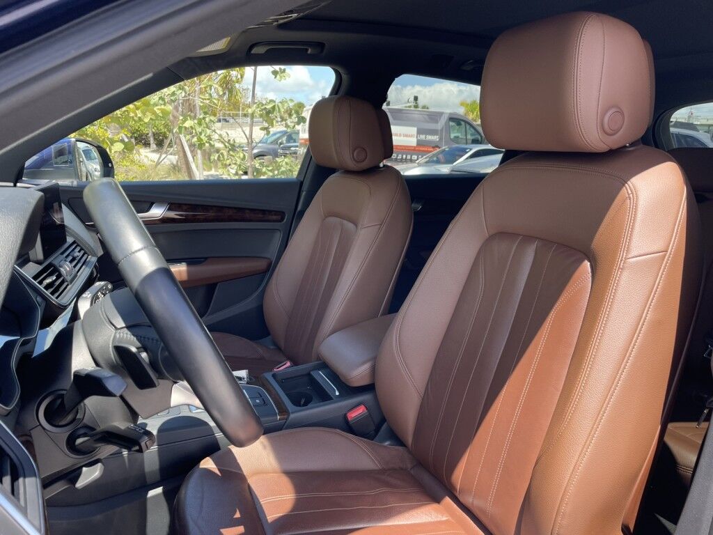 2020 Audi Q5 Premium~CLEAN CARFAX~EXCELLENT CONDITION~BLUETOOTH~DRIVER ASSISTANCE PACKAGE~PANORAMIC MOONROOF / SUNROOF