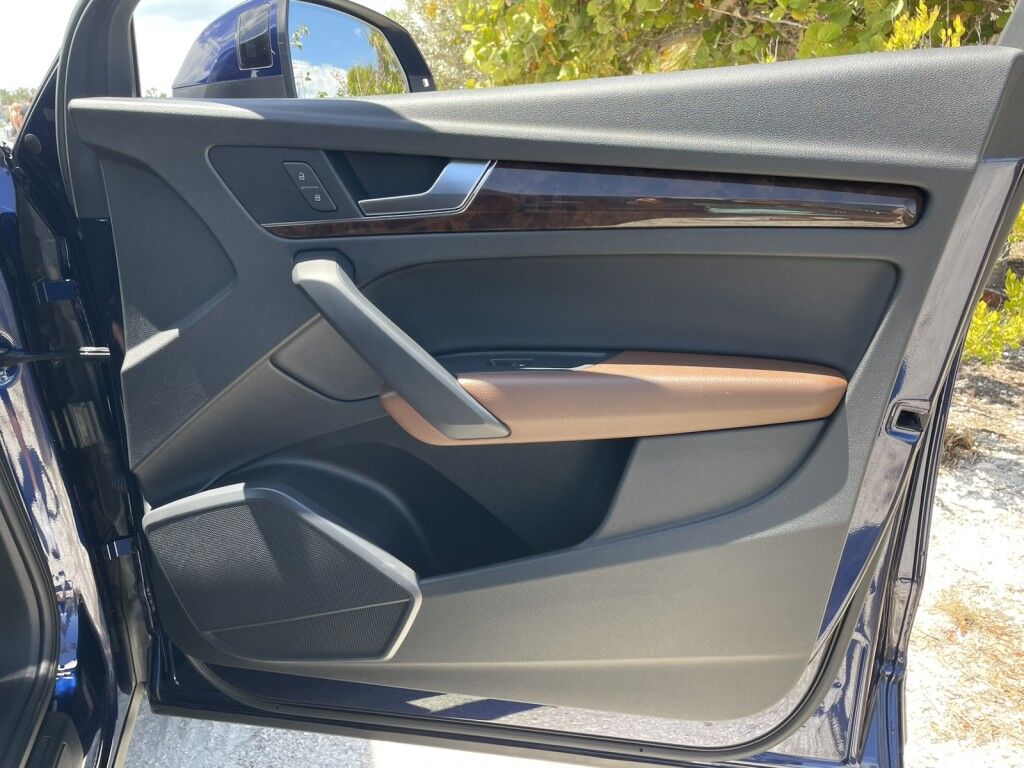 2020 Audi Q5 Premium~CLEAN CARFAX~EXCELLENT CONDITION~BLUETOOTH~DRIVER ASSISTANCE PACKAGE~PANORAMIC MOONROOF / SUNROOF Sarasota FL