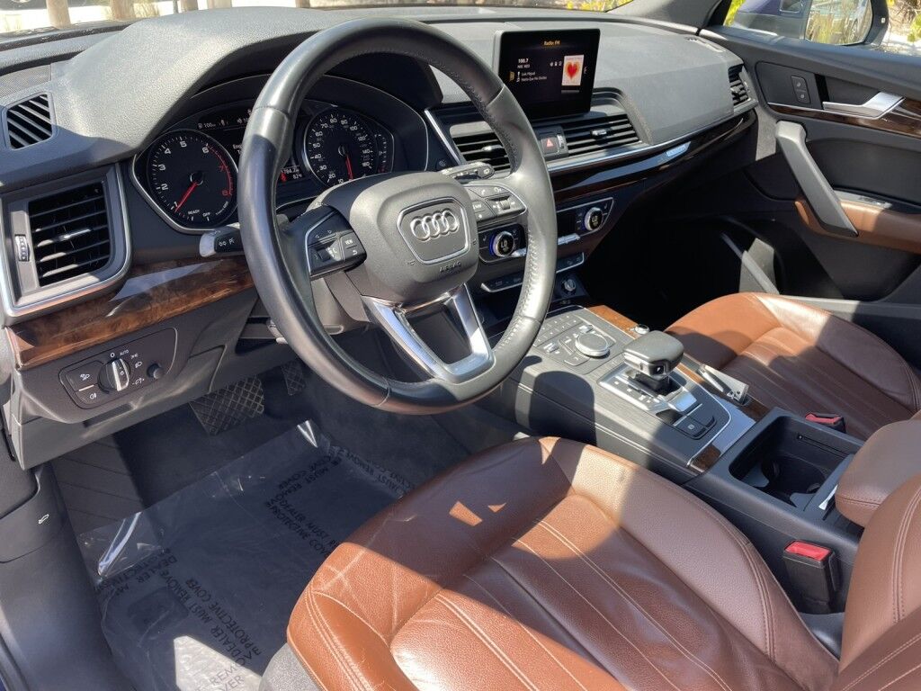 2020 Audi Q5 Premium~CLEAN CARFAX~EXCELLENT CONDITION~BLUETOOTH~DRIVER ASSISTANCE PACKAGE~PANORAMIC MOONROOF / SUNROOF Sarasota FL