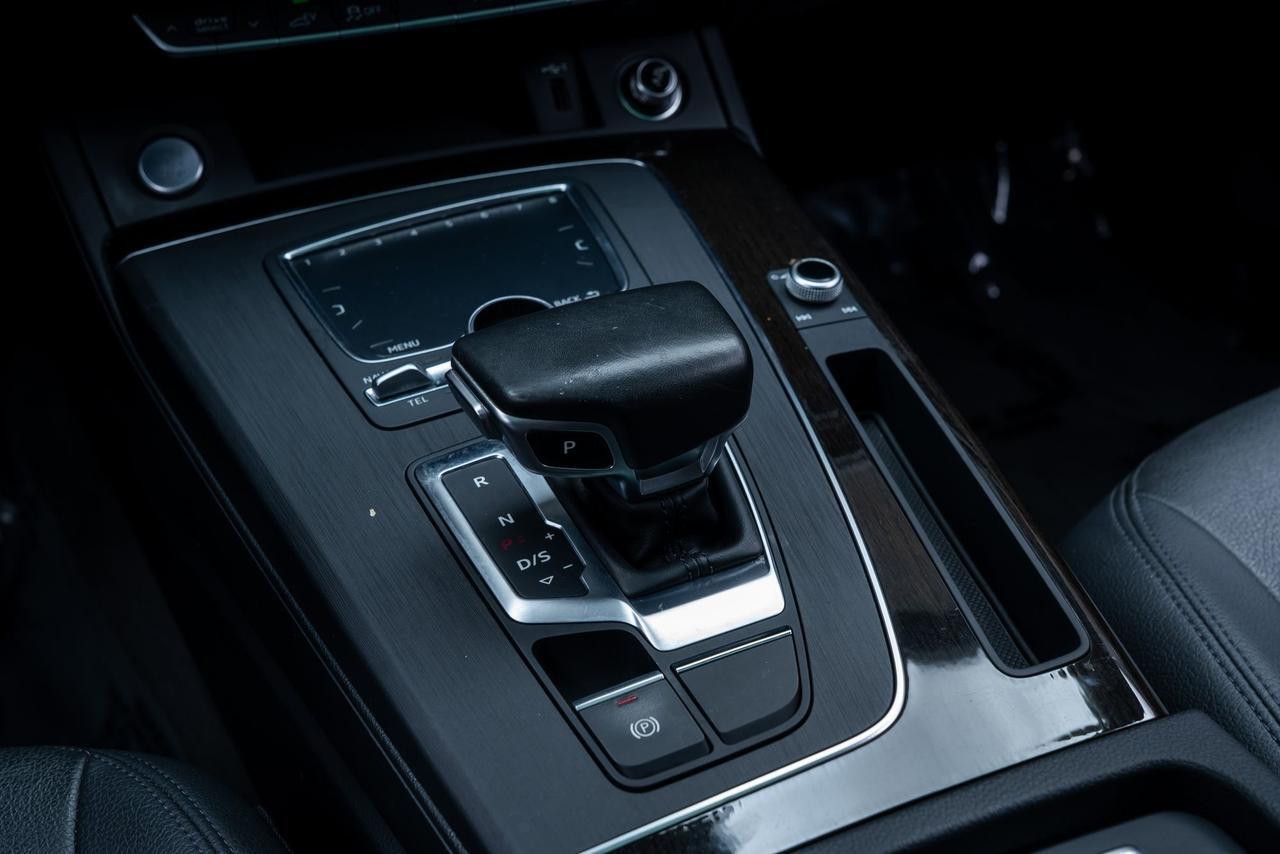 2020 Audi Q5 e 55 Premium Convenience Plus Package / Panoramic Roof Portland OR