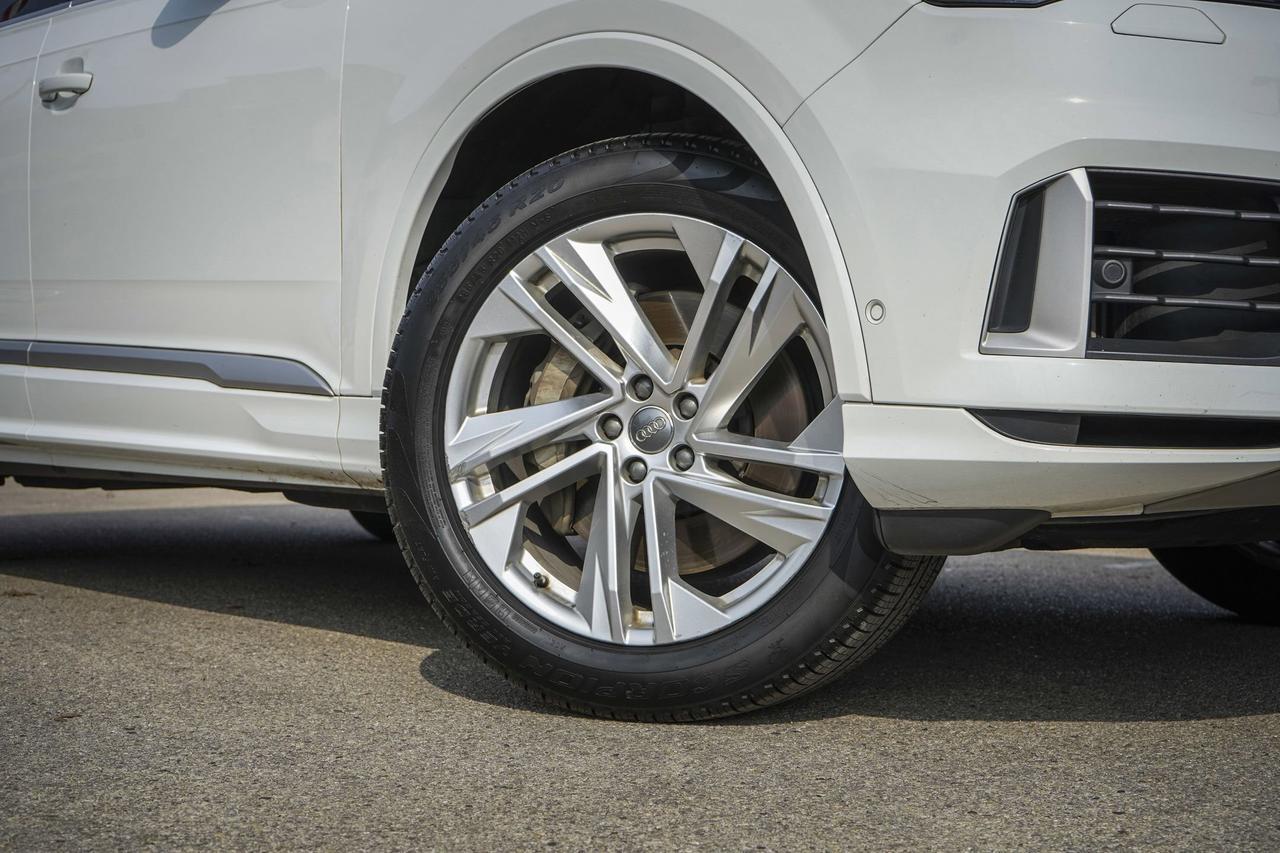 2020 Audi Q7 Premium Plus