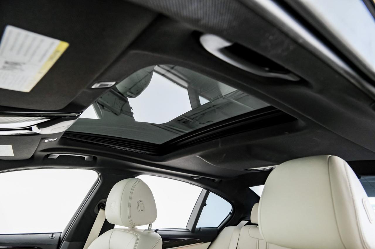 2020 BMW 530i xDrive AWD HEADUP DISPLAY BLIND SPOT ASSIST NAVIGATION SUNROOF HARMAN KARDON SOUND Carrollton TX