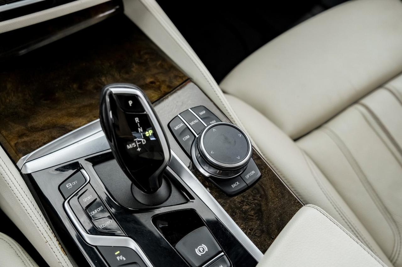 2020 BMW 530i xDrive AWD HEADUP DISPLAY BLIND SPOT ASSIST NAVIGATION SUNROOF HARMAN KARDON SOUND Carrollton TX