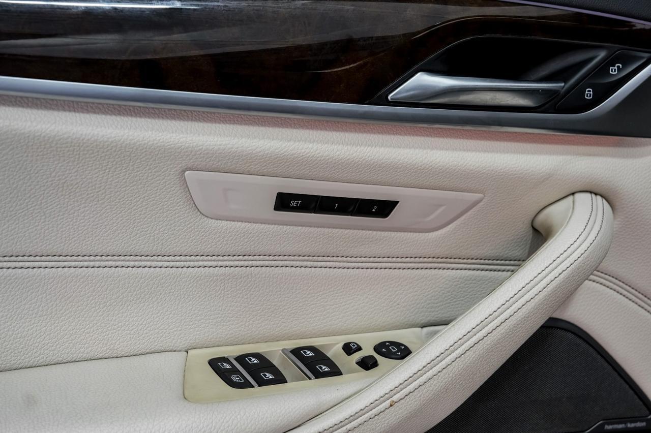 2020 BMW 530i xDrive AWD HEADUP DISPLAY BLIND SPOT ASSIST NAVIGATION SUNROOF HARMAN KARDON SOUND Carrollton TX