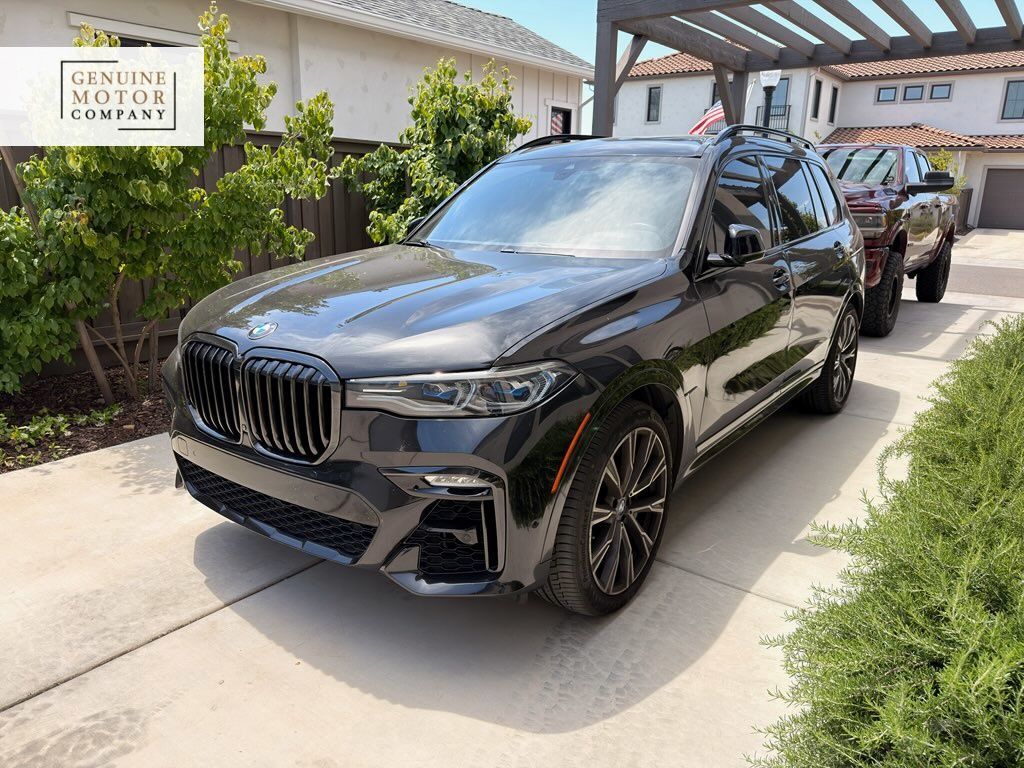 2020 BMW X7 M50i's photo