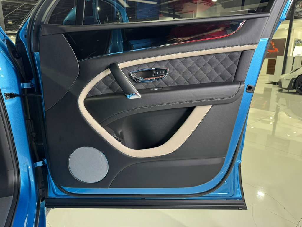 2020 Bentley Bentayga Speed Kingfisher paint, Blackline Specification, leather/alcantara interior AND MUCH MORE!! Fort Lauderdale FL