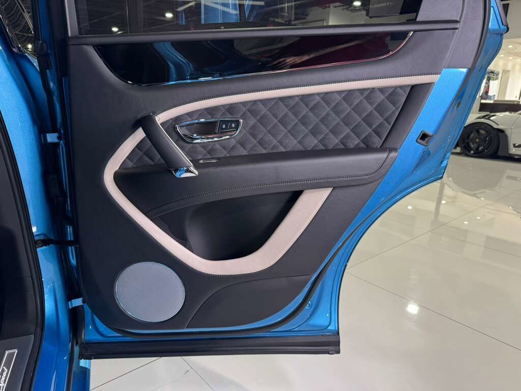 2020 Bentley Bentayga Speed Kingfisher paint, Blackline Specification, leather/alcantara interior AND MUCH MORE!! Fort Lauderdale FL
