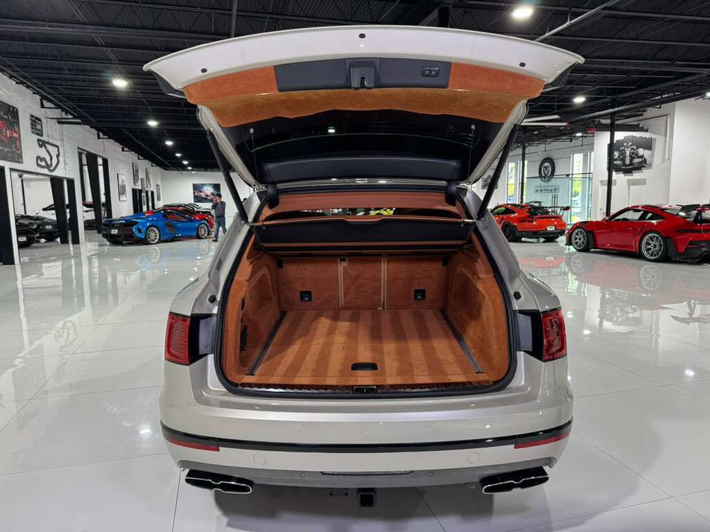 2020 Bentley Bentayga V8 Stetson Special Edition, White Sand paint, Blackline Specification AND MUCH MORE!! Fort Lauderdale FL