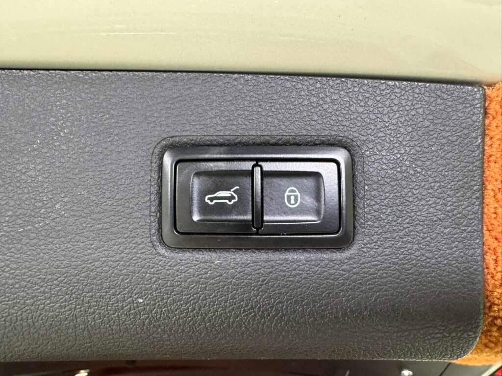 2020 Bentley Bentayga V8 Stetson Special Edition, White Sand paint, Blackline Specification AND MUCH MORE!! Fort Lauderdale FL