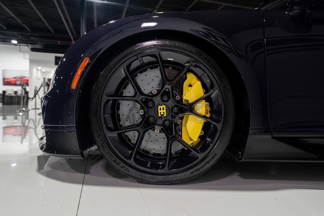 2020 Bugatti Chiron Lorelin paint/exposed grey carbon,Beluga interior,Caractere wheels in Lorelin,Sky View roof & MORE!! Fort Lauderdale FL